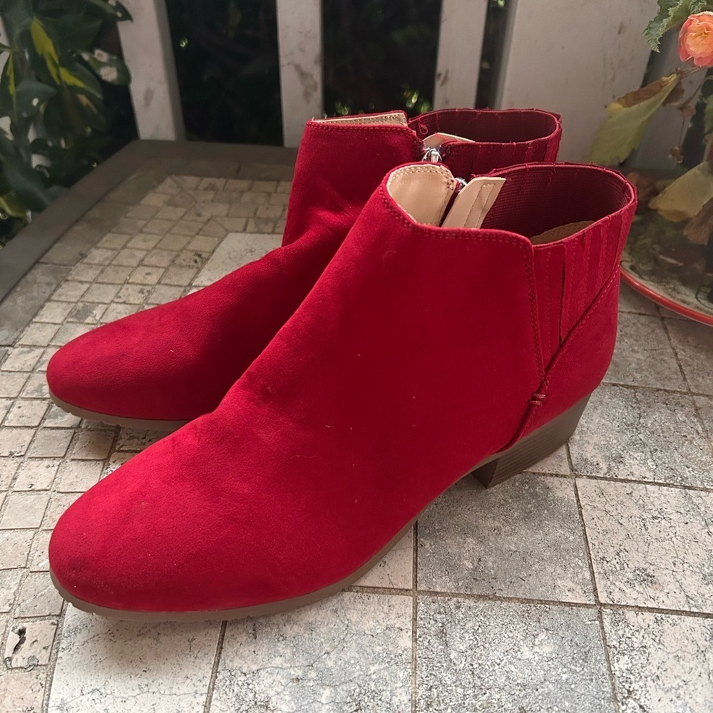 Kenneth Cole Reaction Shea Red faux Suede Ankle Boots sz 10 nwob
